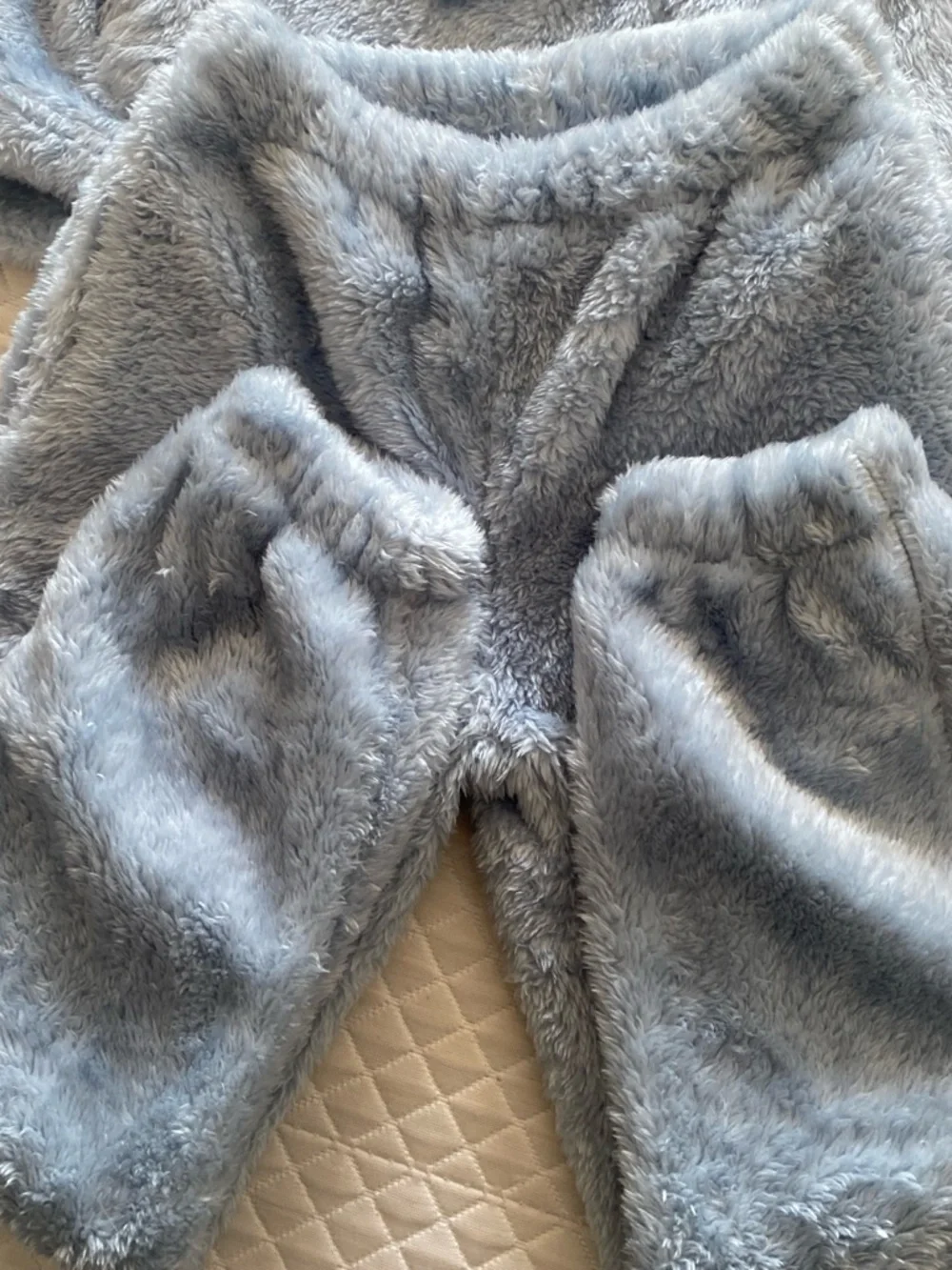 Source Unknown Plush Light Blue and Cream Kids Cozy Set